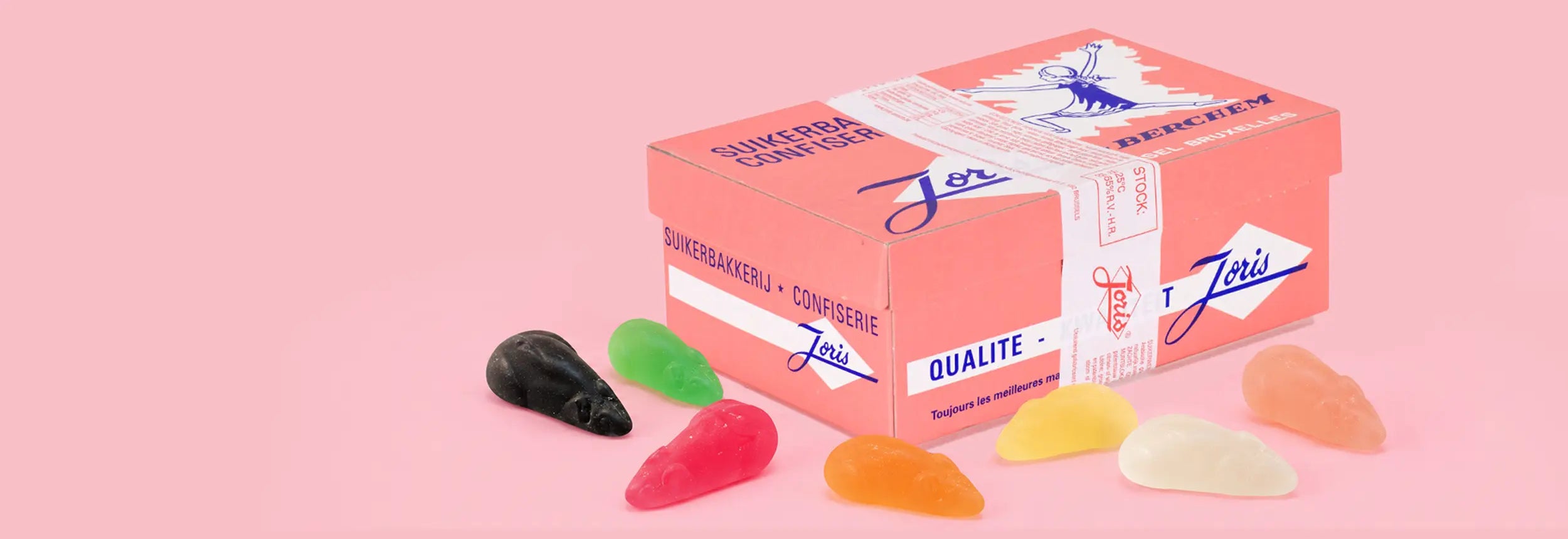 Joris Sweets roze snoepdoos van 1 kg met kleurrijke muisvormige snoepjes op een lichtroze achtergrond.