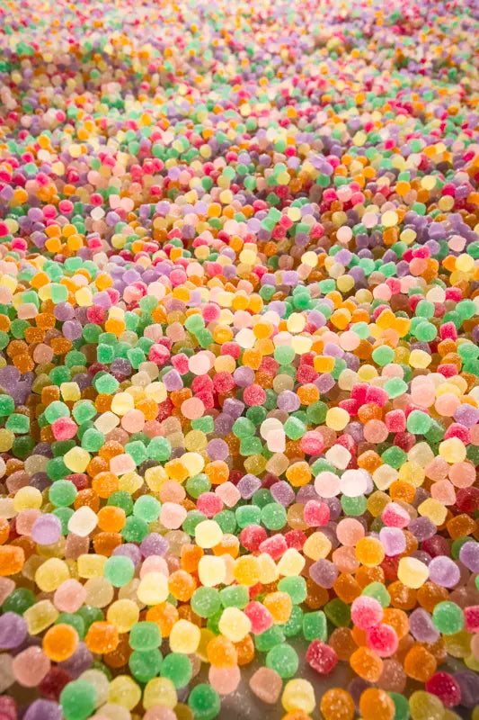 Joris Sweets kleurrijke kleine suikerbonbons in verschillende frisse kleuren.